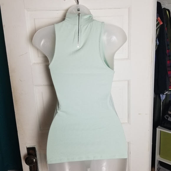 Express Sleeveless Top - Picture 2 of 3